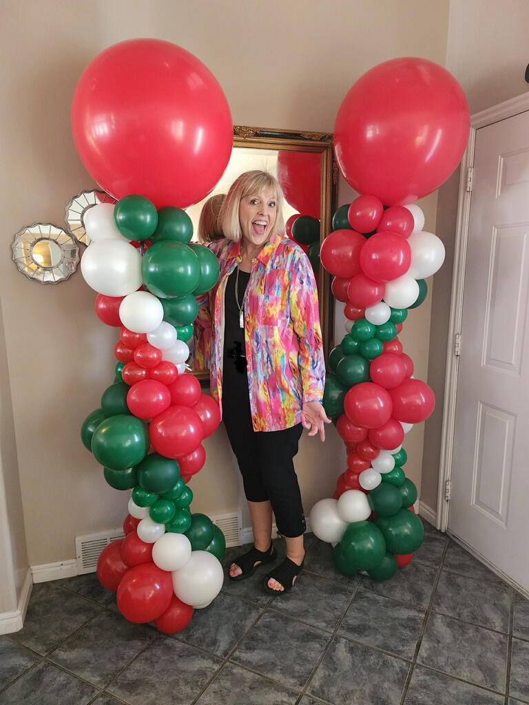 Paired bubble‑style columns in Italian colors — complete with a fun behind‑the‑scenes moment.