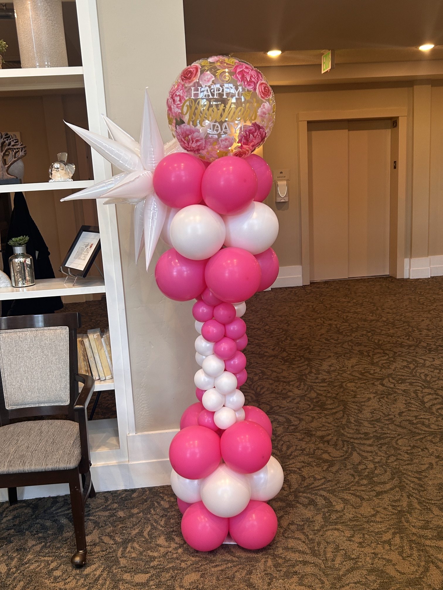 A sweet, feminine column in hot pink and white